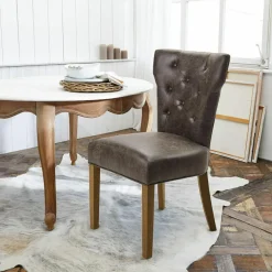 Chaise Moreno