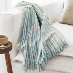 Plaid Anjoutey